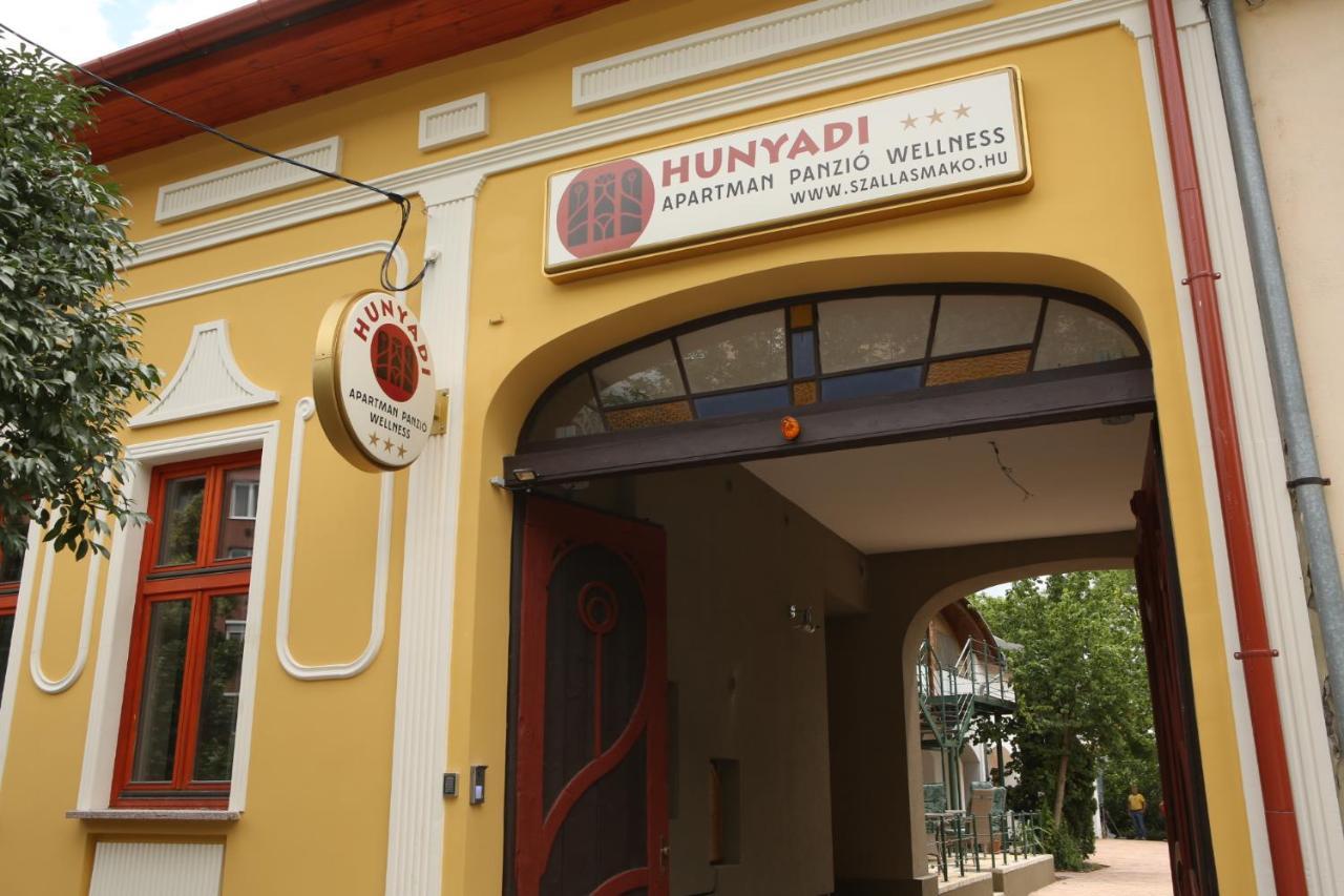 Hunyadi Panzio-Apartman Makó Exterior foto