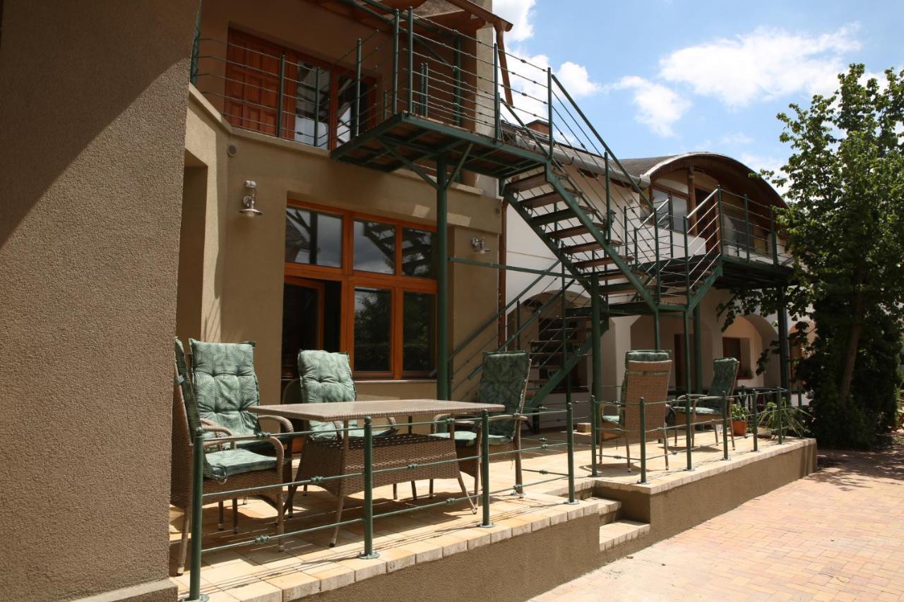 Hunyadi Panzio-Apartman Makó Exterior foto