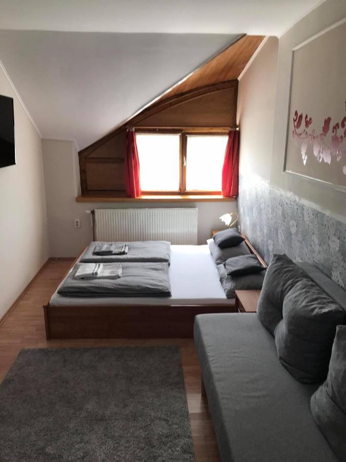 Hunyadi Panzio-Apartman Makó Exterior foto